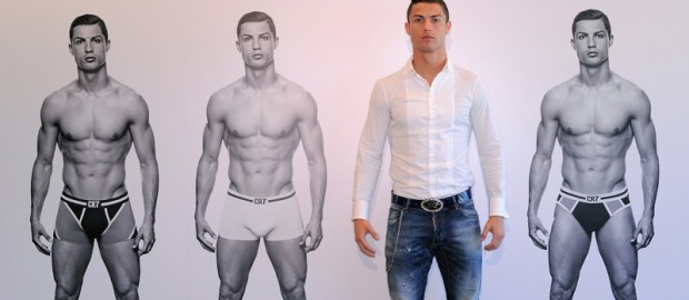 Cristiano Ronaldo lanza Oficialmente su CR7 en el Palacio de Cibeles
