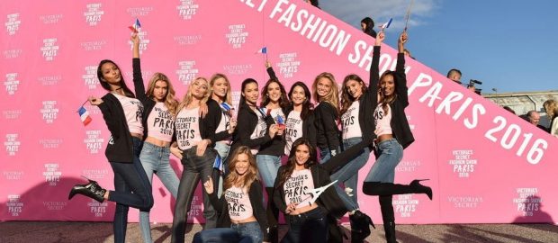 Bella Hadid, Kendall Jenner… Los ángeles de Victoria’s Secret viajan a París para el desfile del año