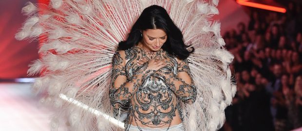 Adriana Lima, el «ángel» que se despide de Victoria’s Secret